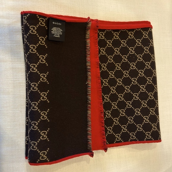 Authentic Gucci Scarf NWOT, in box. Unisex wool/silk reversible logo scarf - Picture 6 of 8